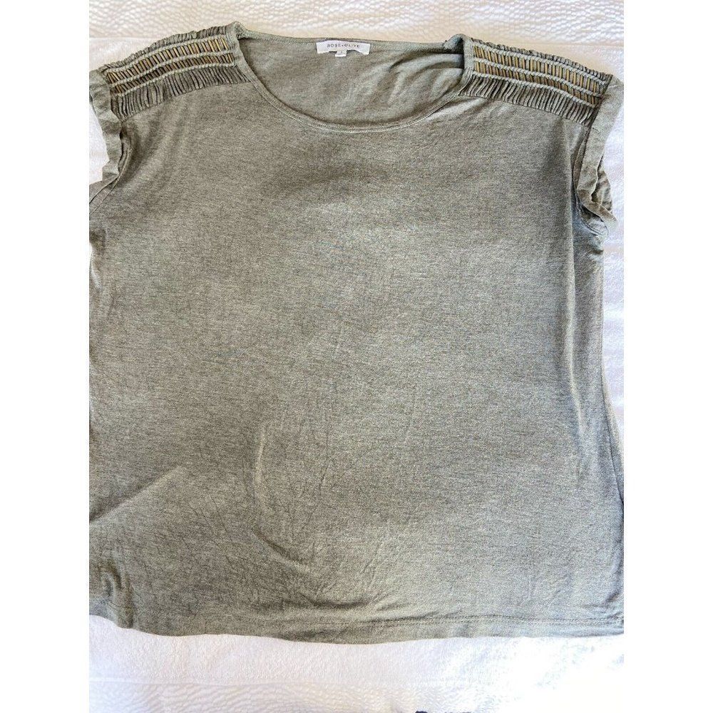 Rose & Olive  Olive green short sleeve shoulder accent blouse women's size L